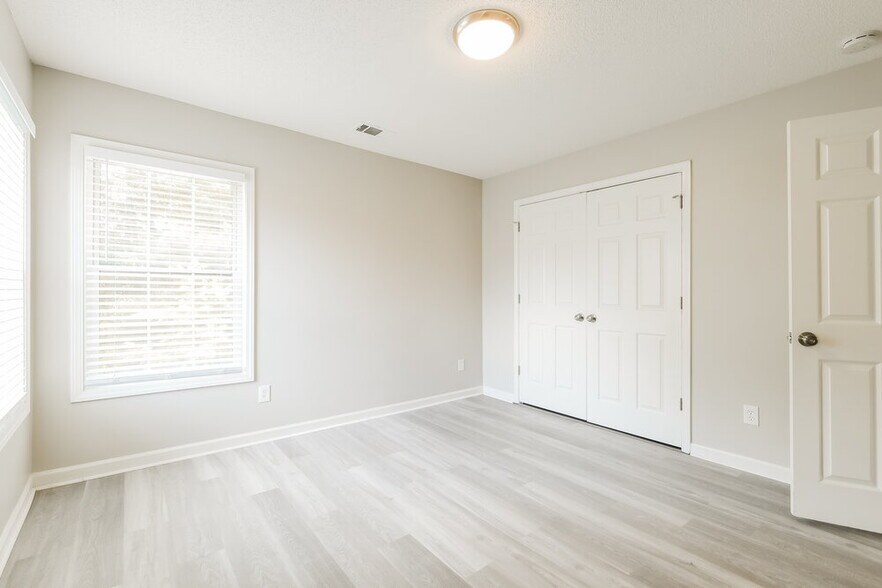 Building Photo - 802 Pinder Point Ct