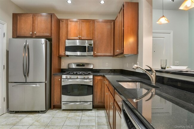 Building Photo - 410 Westchester Ave