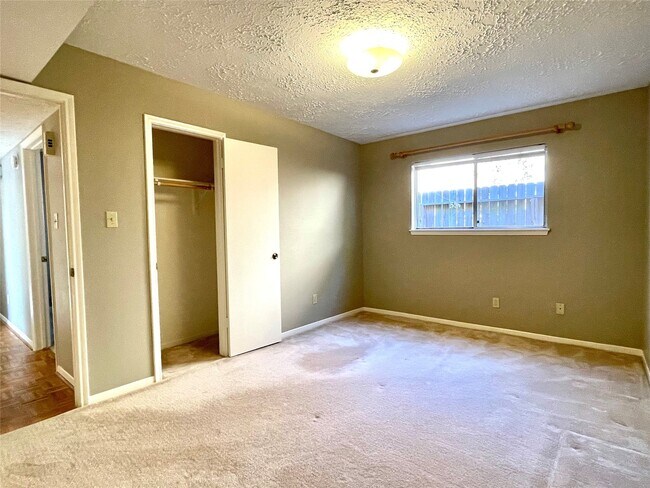 Building Photo - 2551 Coopers Post Ln