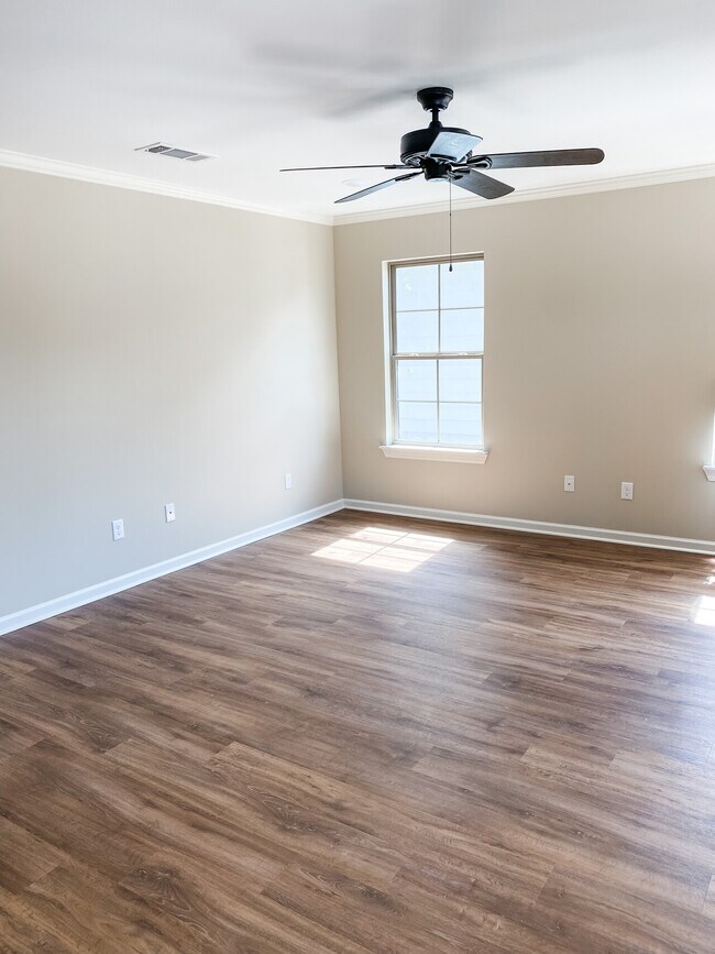 Fox Creek Townhomes 9013 Fox Creek Dr. Pineville LA 71360 Apartment