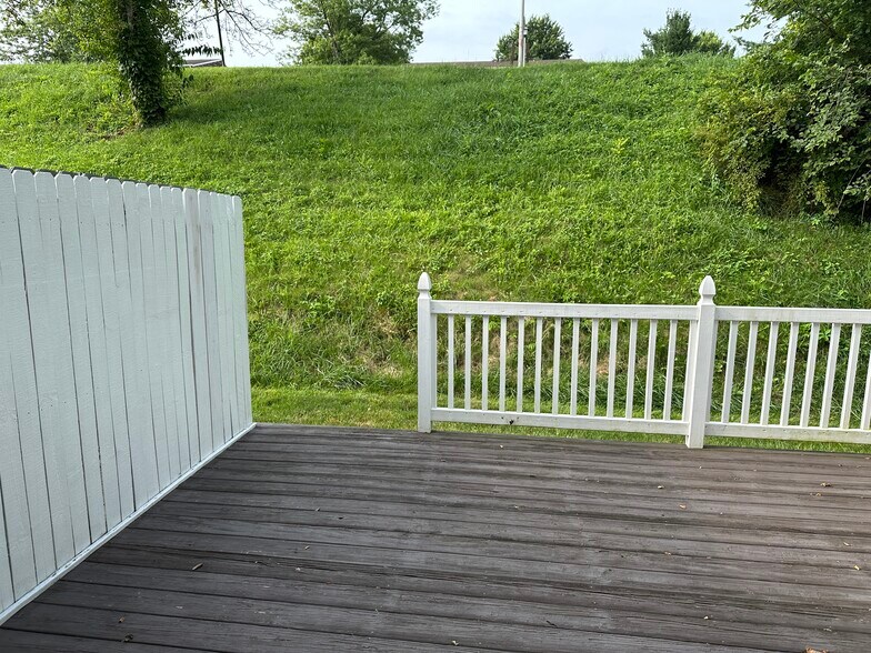 Building Photo - 5035 Hamilton Dr