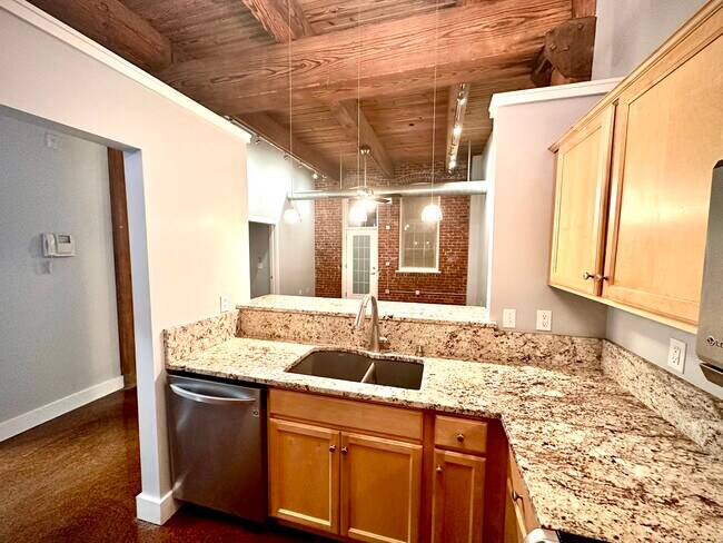 Double Deep Sink! - 55 S Harding St