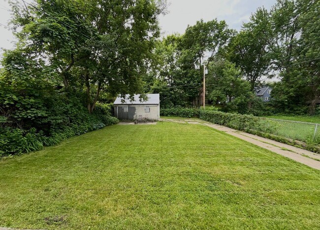 Building Photo - Charming, Sweet Home For Rent!