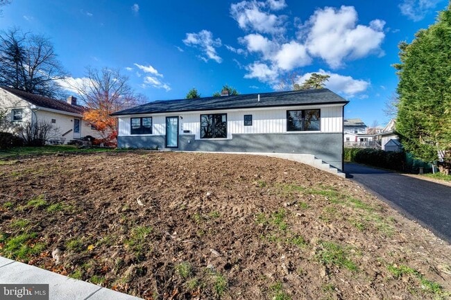 Building Photo - 308 Lenox Rd