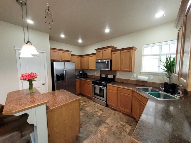 Building Photo - Dog Friendly Home in Boise!