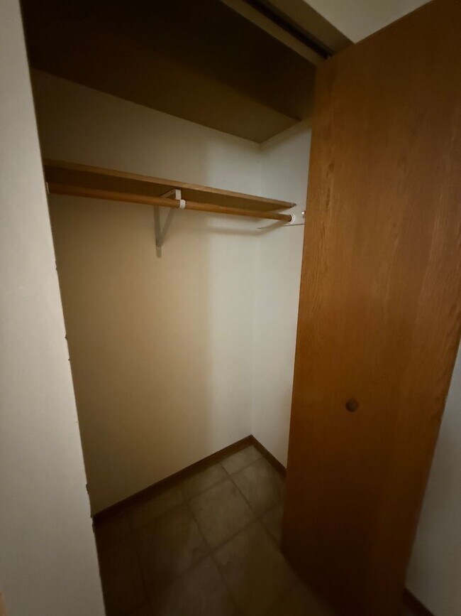 Building Photo - PP - 14 - Grandview Ave