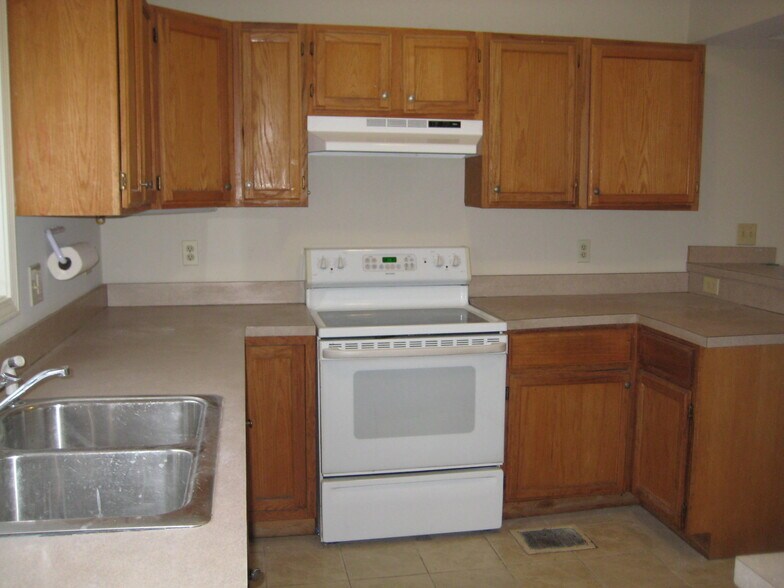 Kitchen - 1115 Emmet St