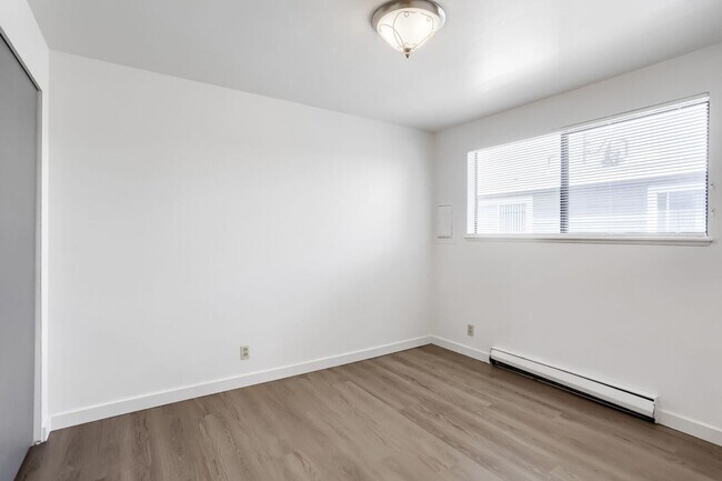 Building Photo - 12737 Greenwood Ave N
