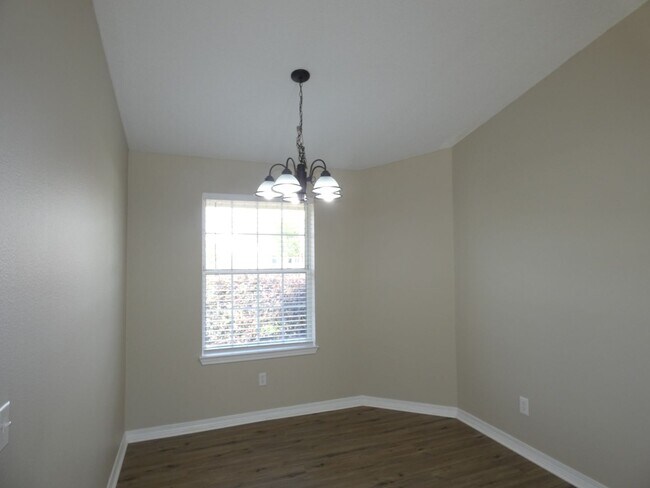 Building Photo - Spacious 3-Bedroom Home - Half Acre Lot