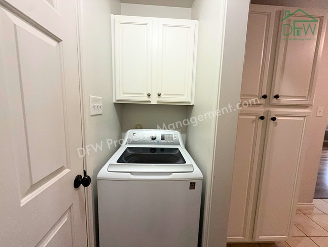 Building Photo - For Lease: Corner Townhome near DFW Airport - 3BR/2.5BA, Private Pool, Attached Garage, W/D Included