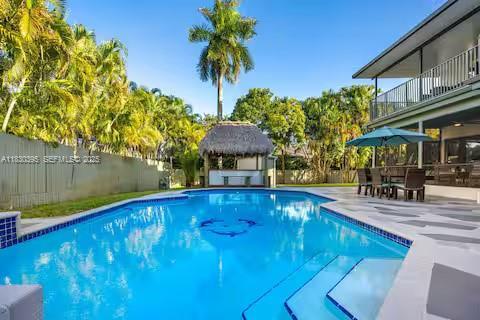 Building Photo - 6140 SW 56th Ct