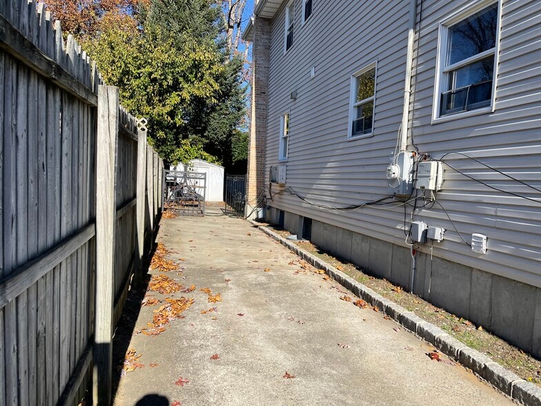 Building Photo - 1336 K St