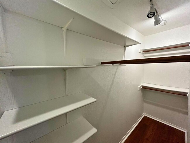 Building Photo - 8210 Bent Tree Rd