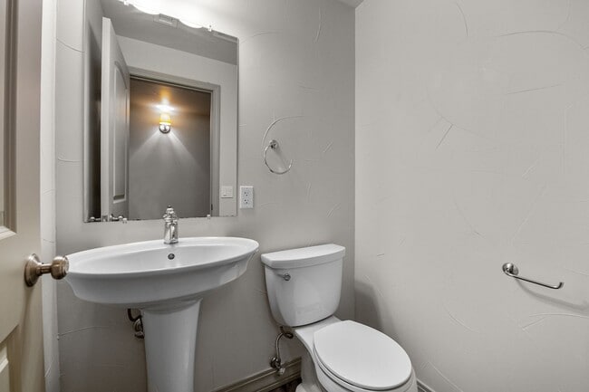 Building Photo - 1275 S Clayton St