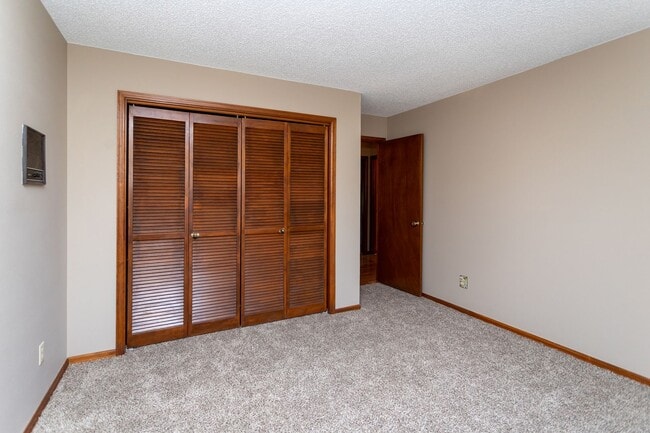 Building Photo - Ranch Style Home Located inside Kissing Camels!