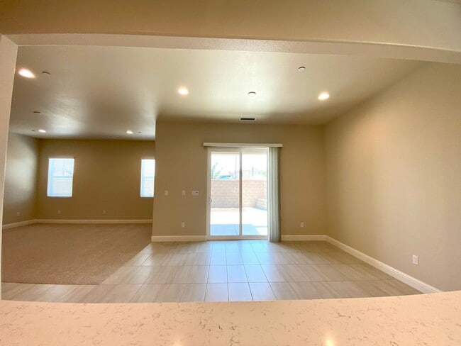 Building Photo - $2,495 Leonard & Ashlan, 3 Bedroom Home - ...