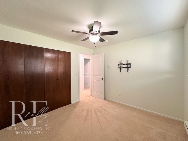 Building Photo - A Warm & Welcoming Rambler in the Heart of Central Kitsap