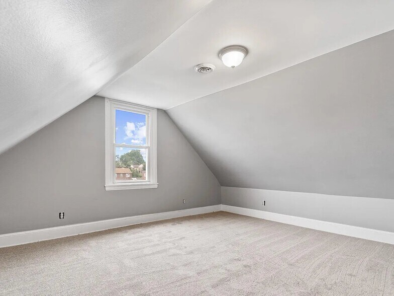 Building Photo - 203 S Springfield Rd