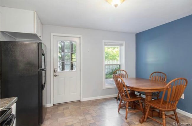 Building Photo - 388 Hillsdale St