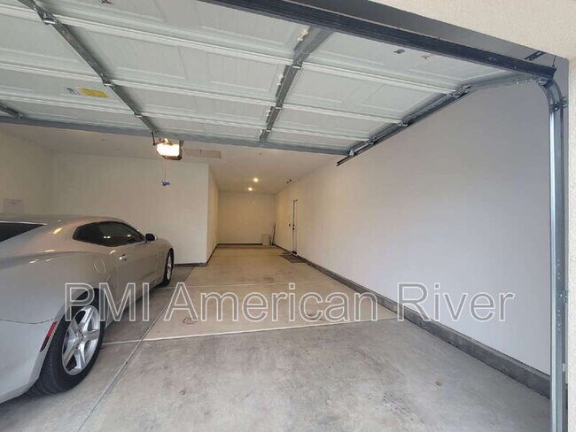 Building Photo - 4033 Haflinger Wy