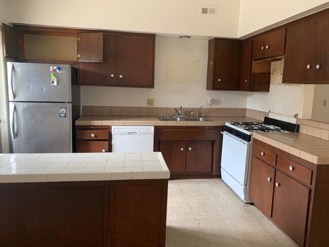 Building Photo - 925 Camino Lindo