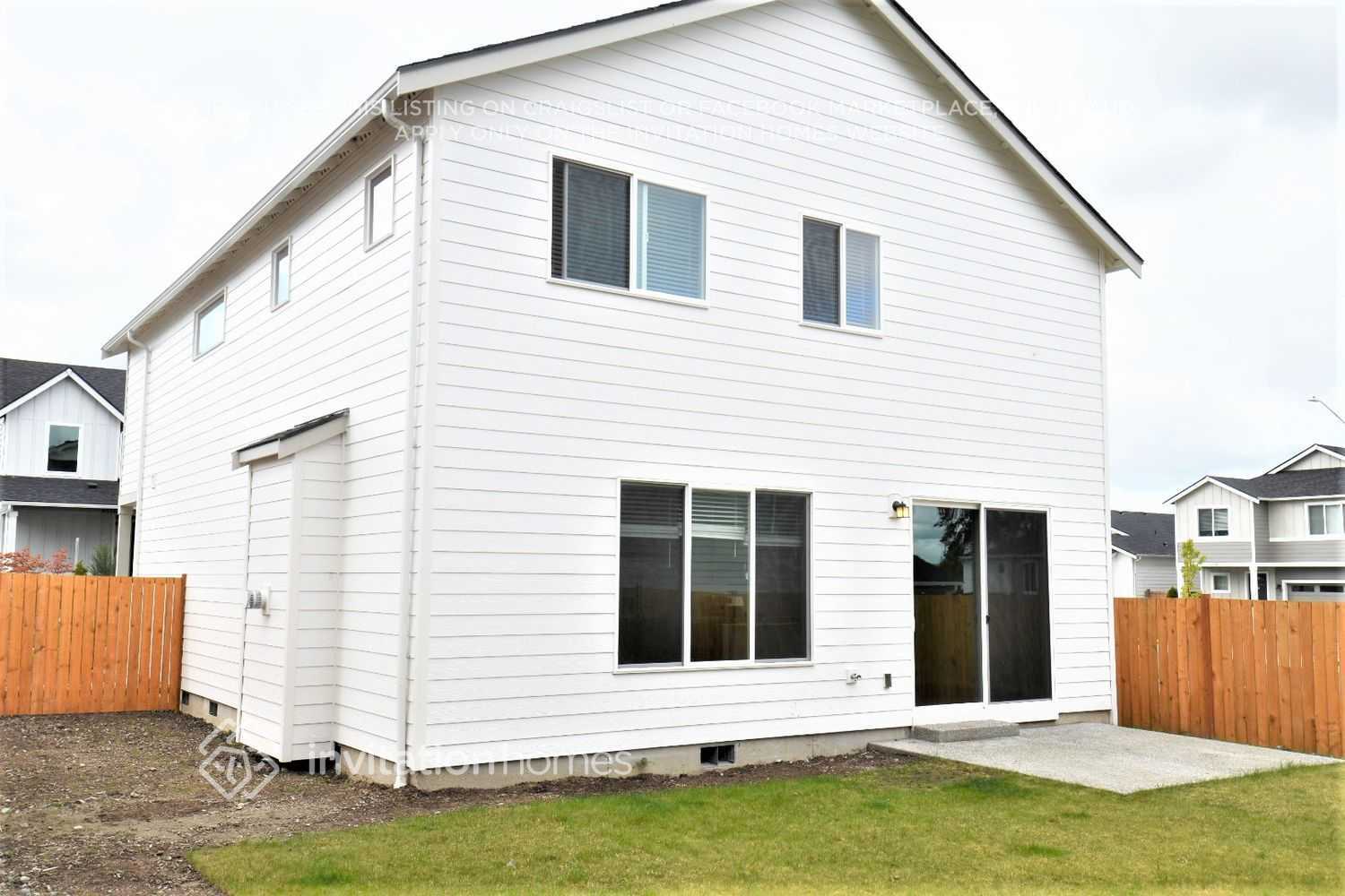 Building Photo - 6113 47th Pl NE