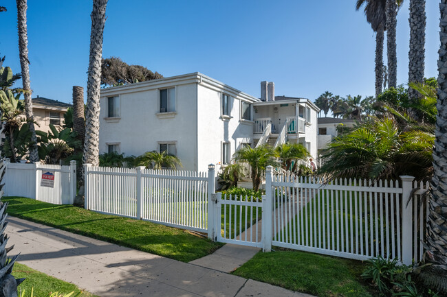 Building Photo - Newly Remodeled  Pacific Beach Condo Now A...