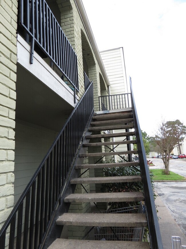 Building Photo - 6200 W Tidwell Rd