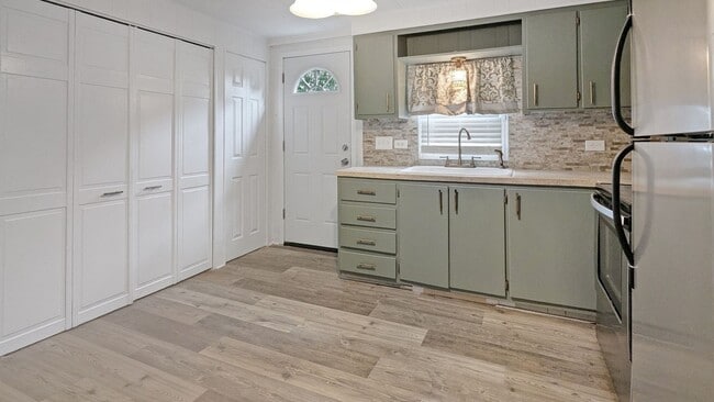 Building Photo - 3 bedroom (Entire House) in the Solitude Village section of High Bridge