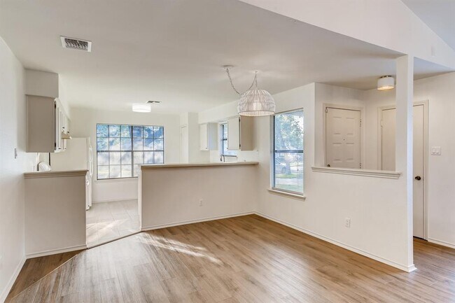 Building Photo - 4501 Kalama Dr