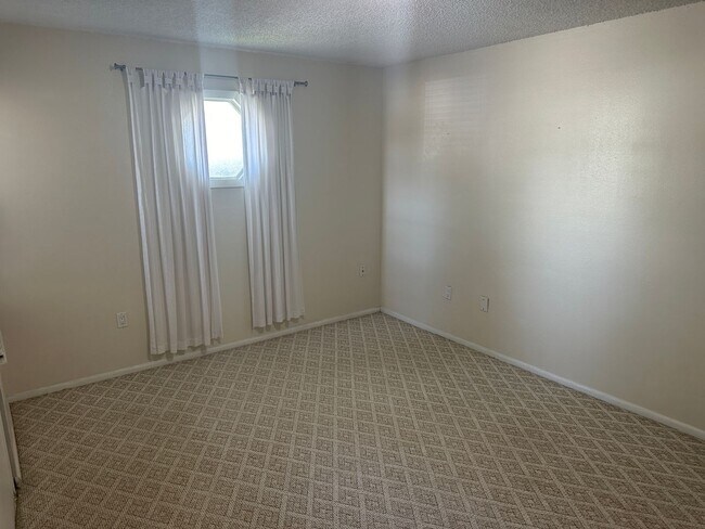 Building Photo - Clean 3 bedroom, 2 bathroom condo in Westm...