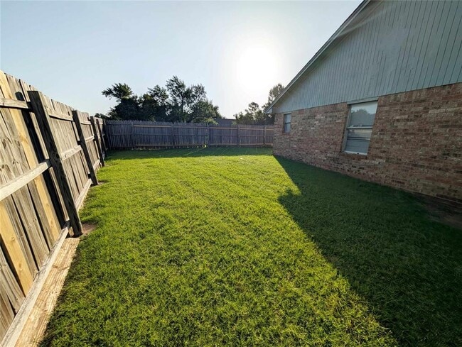 Building Photo - 9030 Roxbury Terrace