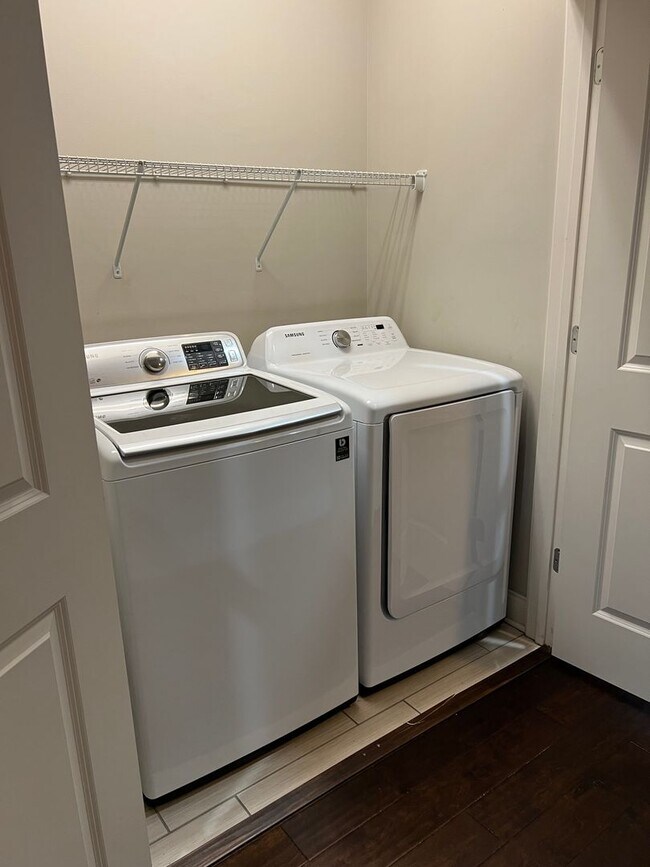 Building Photo - August 2026 - July 2027!!  3 BR 3 BA townhome 1 mile from UA campus