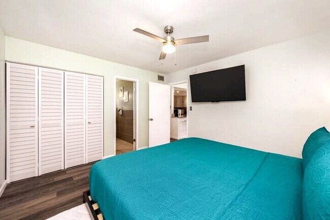 Building Photo - 4000 Gulf Terrace Dr