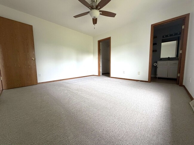 Building Photo - 1217 Glacier Hill Dr