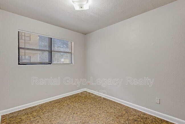 Building Photo - 1738 Wright Ave