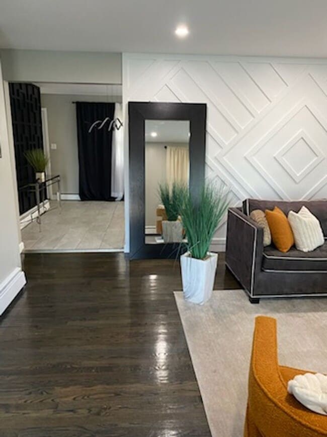 Building Photo - Beautifully Renovated, Modern 3 bedroom 2....