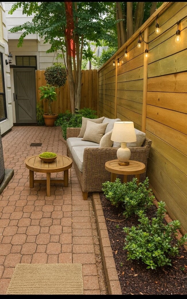 Building Photo - 3515 Yupon St