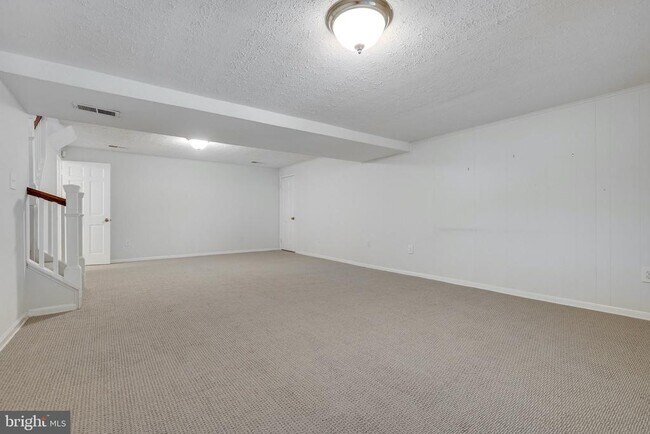 Building Photo - 9622 Cinnamon Creek Dr