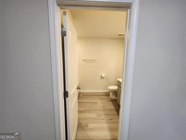 Building Photo - 235 Vly Oak Dr