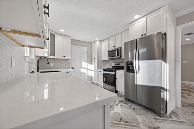 Building Photo - 5407 Lymbar Dr