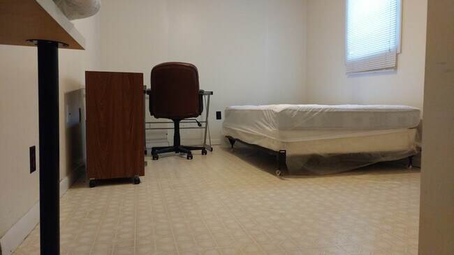 Building Photo - 372 Gilmore St