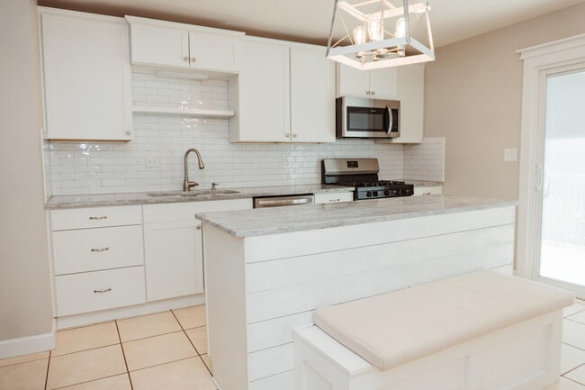 Building Photo - 309 Green Oak Dr