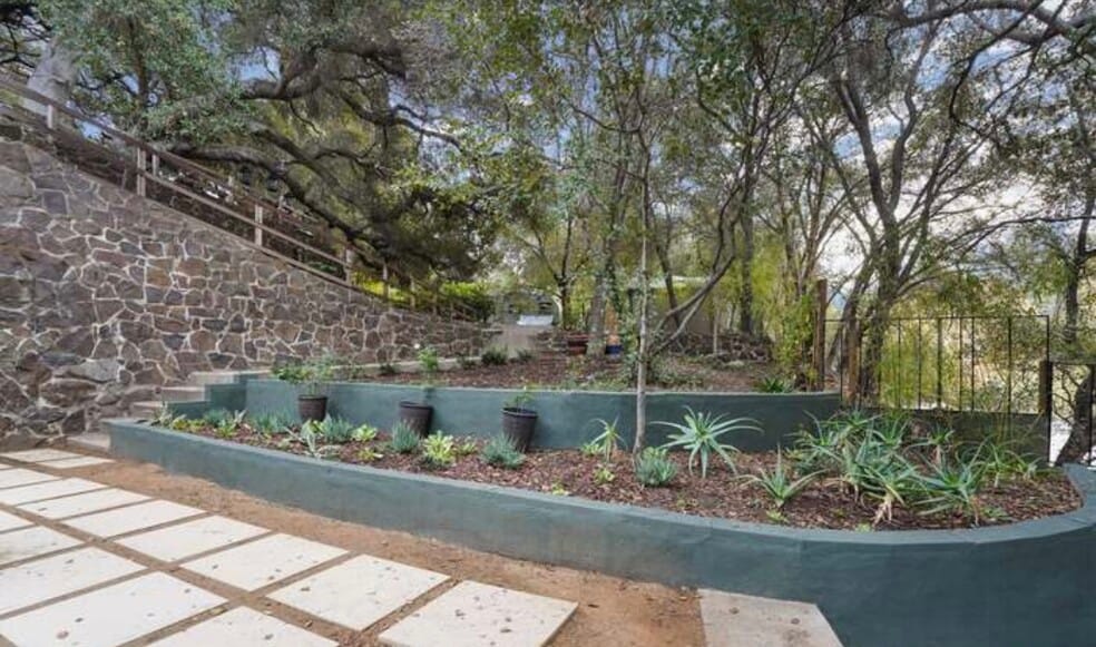 Multi level backyard - 624 N Topanga Canyon Blvd