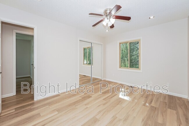 Building Photo - 373 Elan Ct