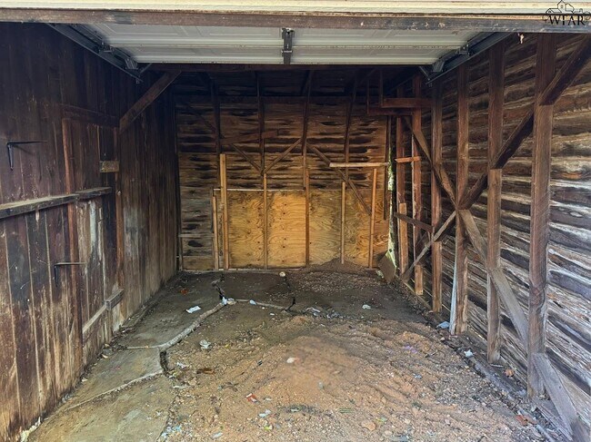 Building Photo - 1916 7th St