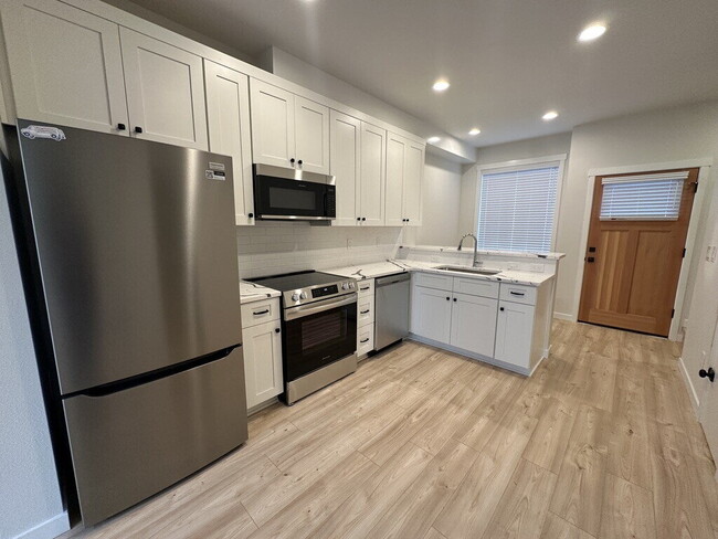 Building Photo - New 2-Bedroom Townhome