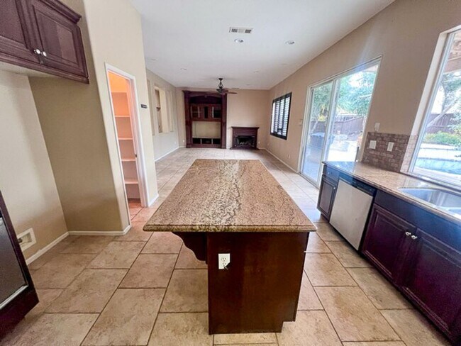 Building Photo - 5 bedroom Winchester home with a 3 car garage for LEASE!