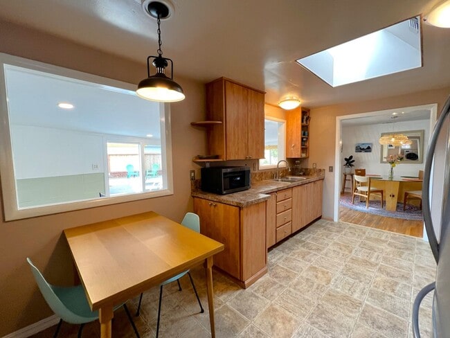 Building Photo - 307 Del Norte Ln