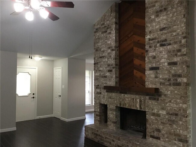 Building Photo - 307 Ridgewood Dr